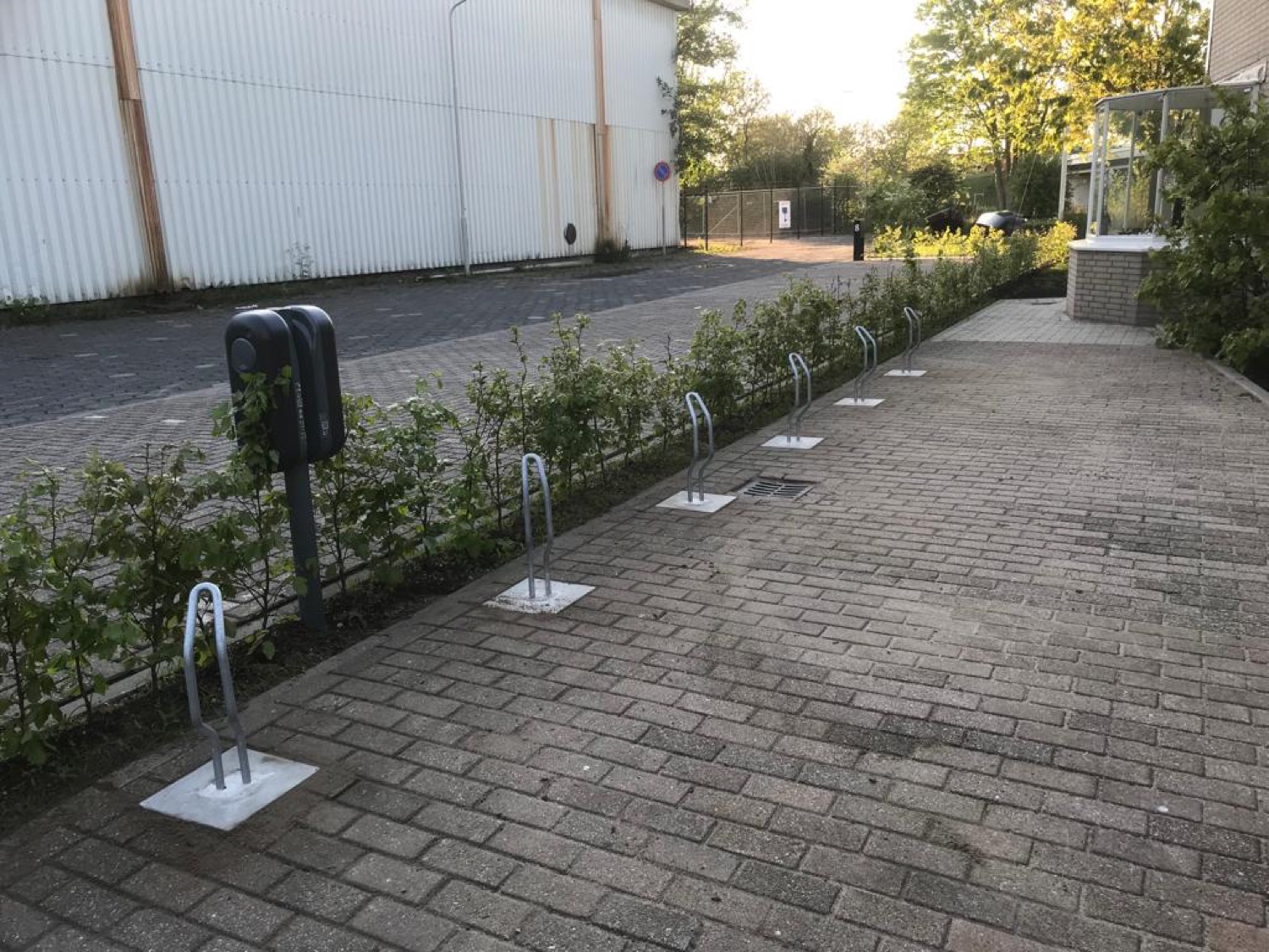 Kantoortuin & bestrating, tuinproject in Herwijnen e.o.