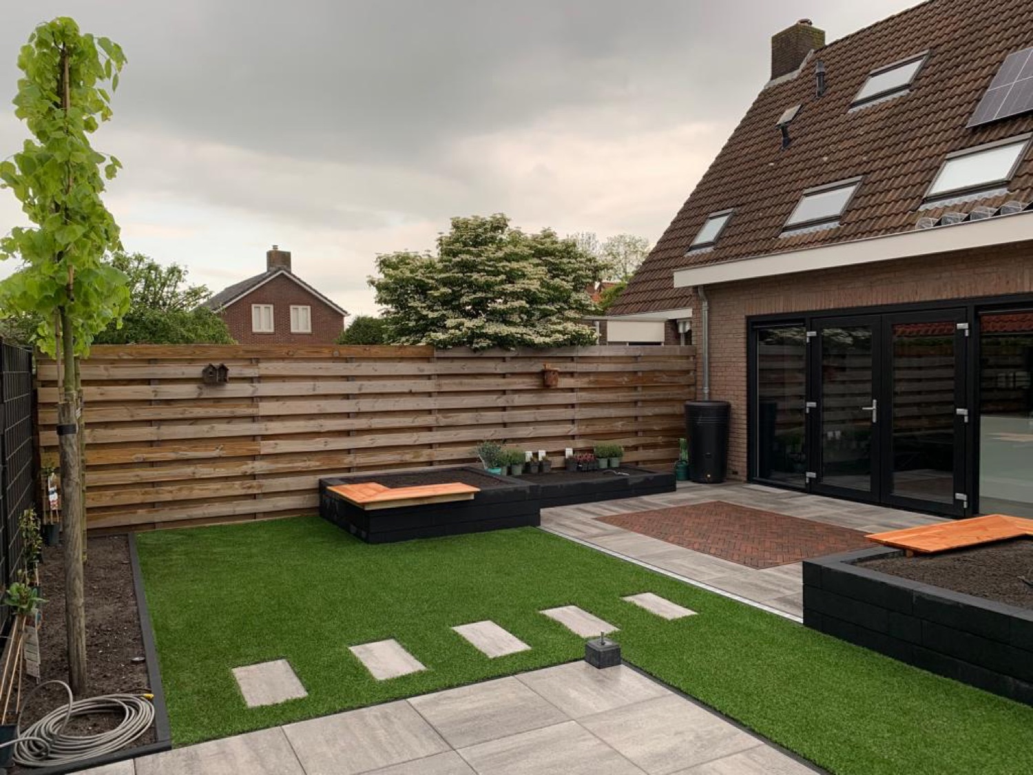 Onderhoudsarme achtertuin, tuinproject in Herwijnen e.o.