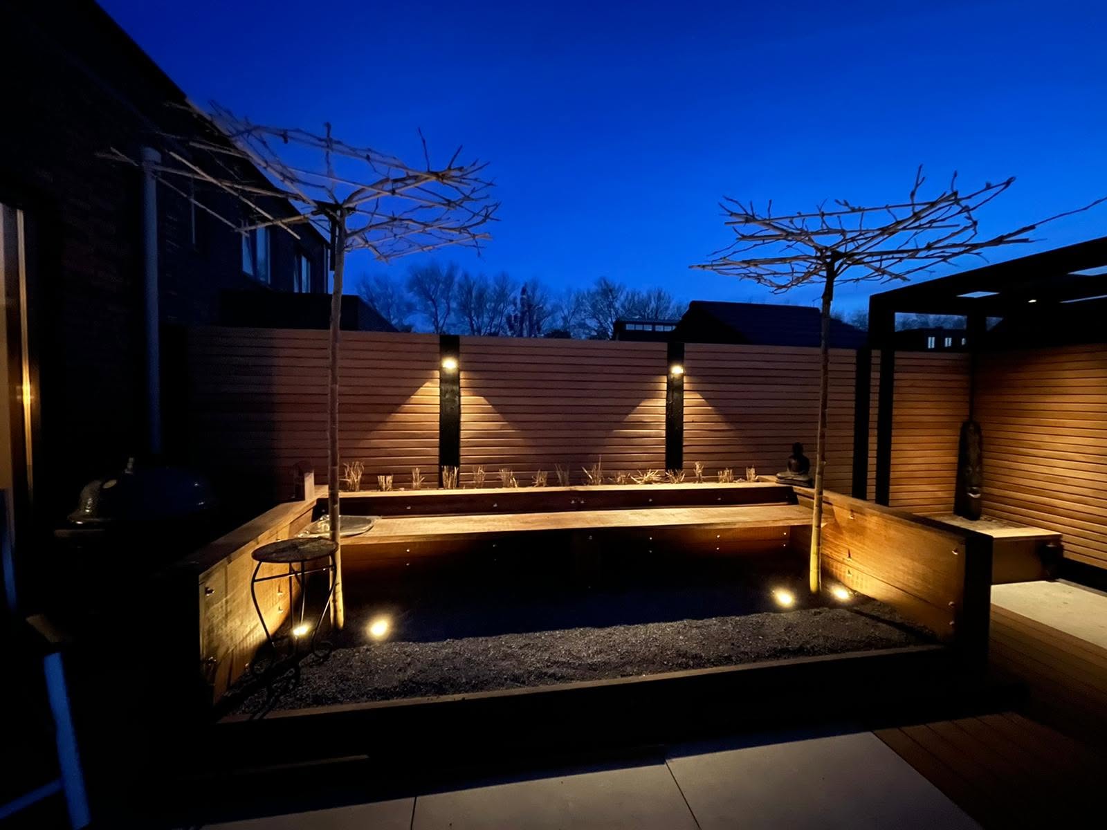Avondtuin met verlichting, tuinproject in Regio West Betuwe